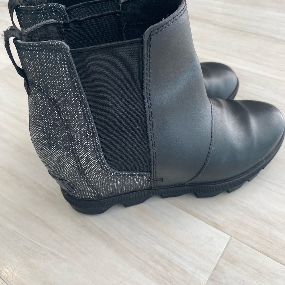 Sorel Black and Gray Ankle Boots